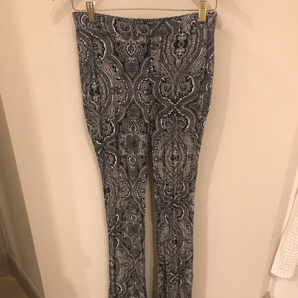 Zara Woman Size 5 flared black/white pants